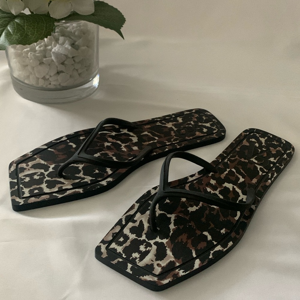 VERONICA BEARD Analee Leopard Print Sandals - NWOT